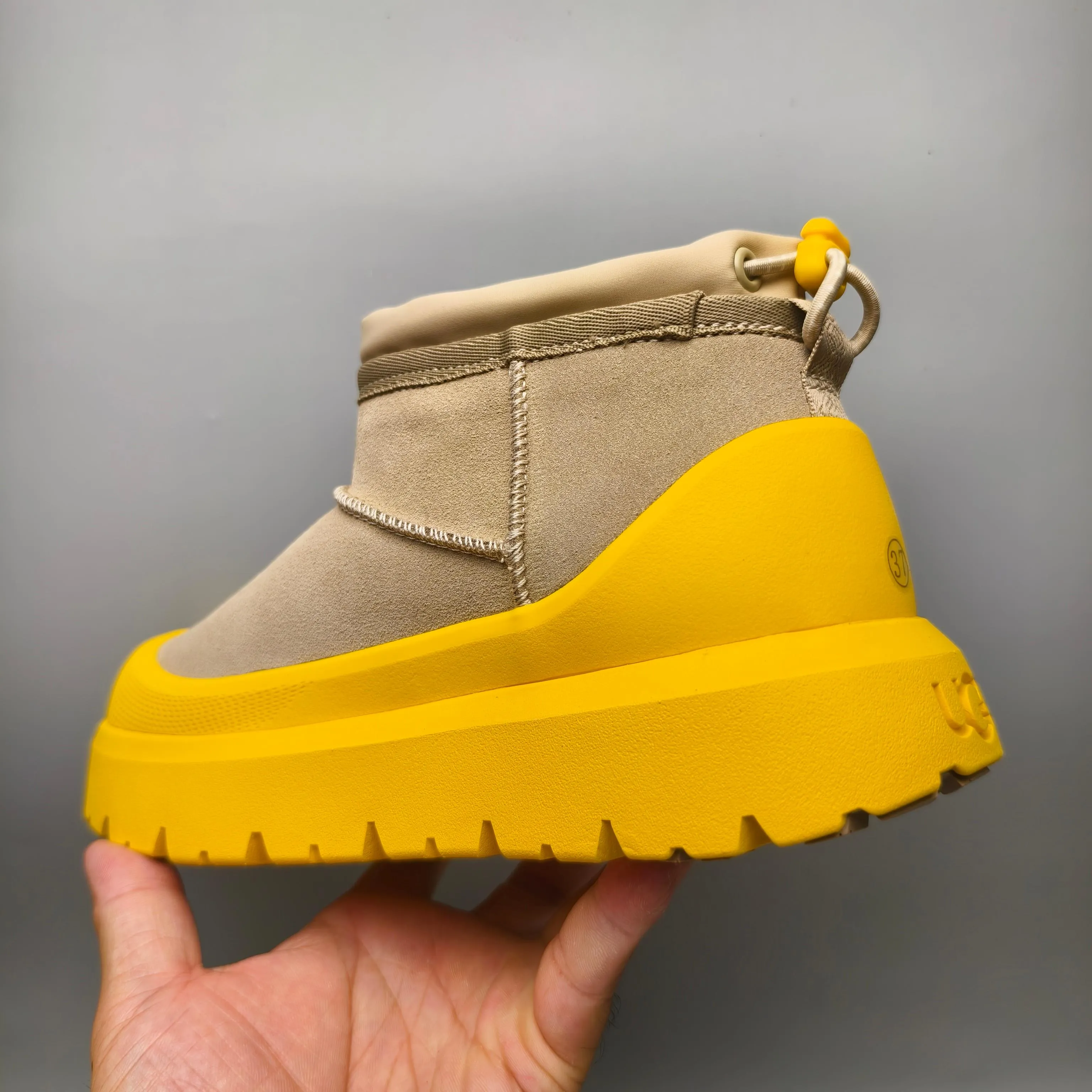 💰Women’s shoes 280 Men’s shoes 300 UGG sheepskin all-in-one snow boots 4196 Classic waterproof rubber sole couple’s shoes Color: white bottom, yellow bottom, blue bottom, black Matching code: 35-45